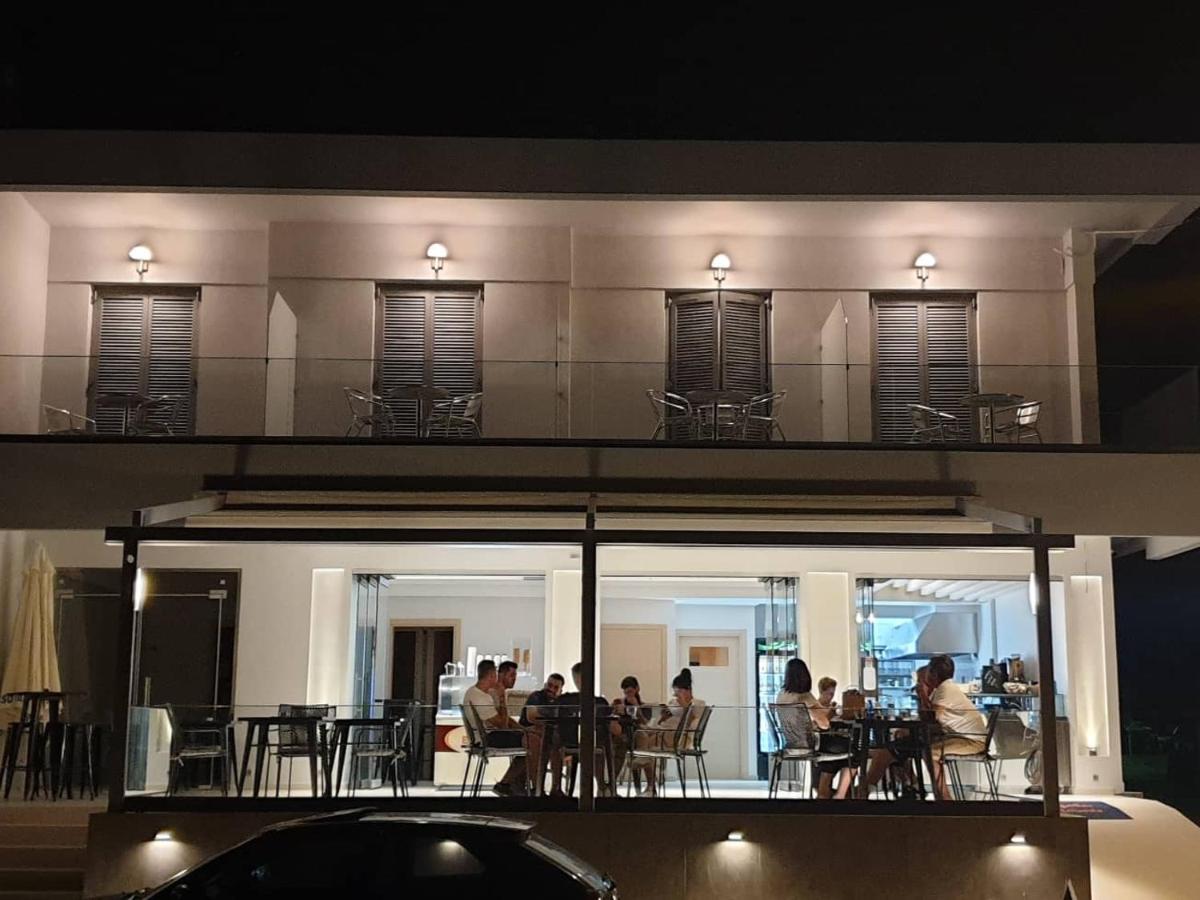 Angelo Cafe Hotel Толон Екстериор снимка
