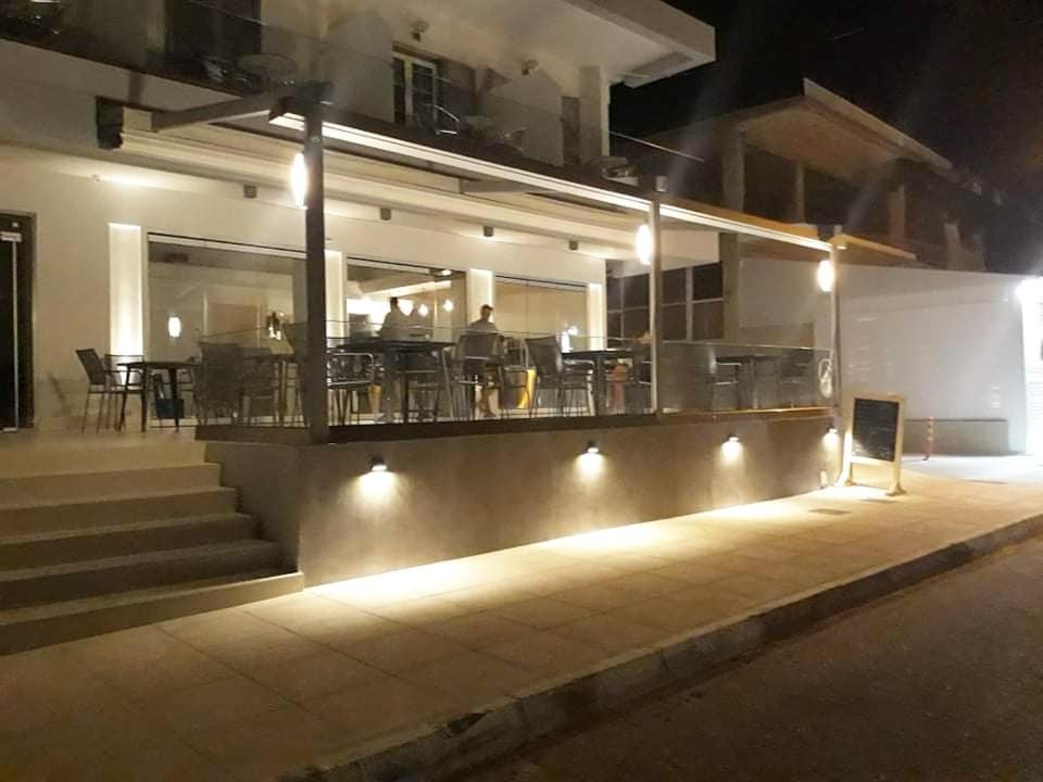 Angelo Cafe Hotel Толон Екстериор снимка