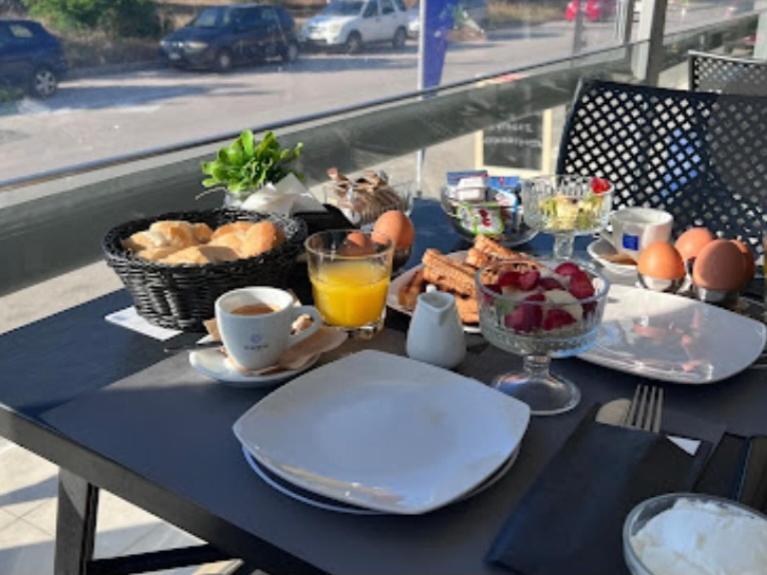 Angelo Cafe Hotel Толон Екстериор снимка